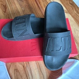 Valentino men’s pool slides Rarely worn A+++ condition original box dust cover